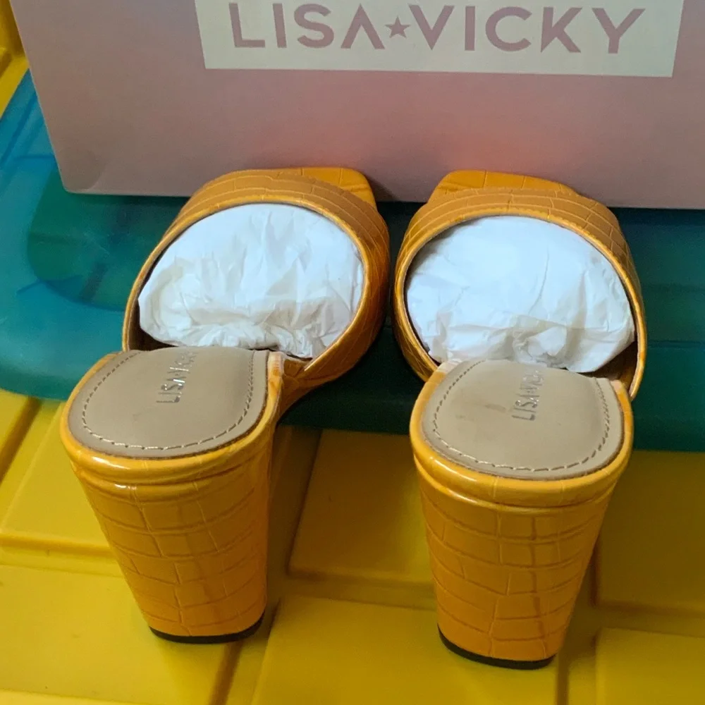 Lisa Vicky Mustard Yellow Croc-Embossed Wedged Sandals - Picture 4 of 7